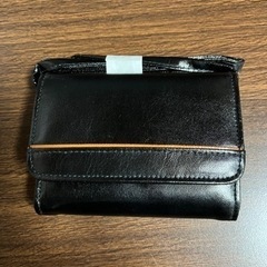 箱入ハンカチ、ショルダー付き財布の画像