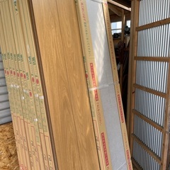 住宅建材（フローリング板）ベージュ色