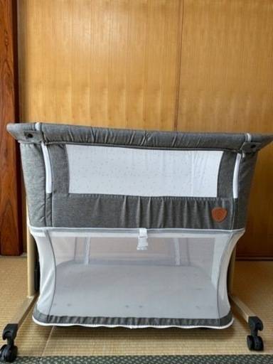 動かせる　ベビーベッド
