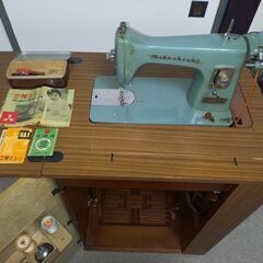 レトロなミシン　三菱ミシン　昭和31年製のようです取説に表記あったのでの画像