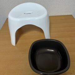 引越しますので、不要な家具さしあげげます。お風呂用椅子とプラスチック桶