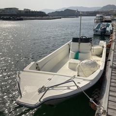船　船外機　小型船舶　プレジャーモーターボート