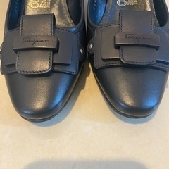 フェラガモ　パンプスの画像