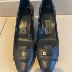 フェラガモ　パンプス