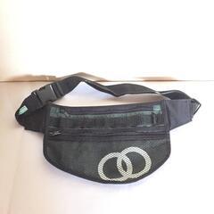 ウエストポーチ