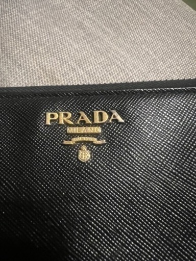 PRADA財布