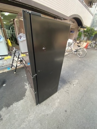 ? 大阪市内配達設置無料 ?オシャレ冷蔵庫２８２L 強化ガラスドア??保証有り