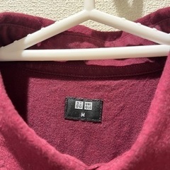【UNIQLO】長袖シャツ　ワインレッド　Mサイズの画像