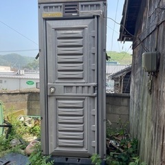 仮設トイレ