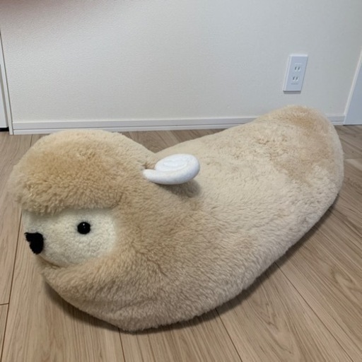 ムートン　メメちゃん　抱き枕　ベージュ