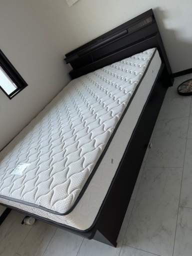 ベット、マットレス込み【取引中】
