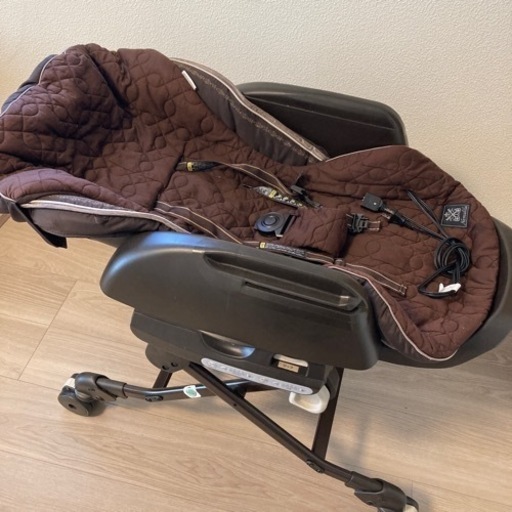 Combi ネムリラ　オートスイング　ハイローチェア