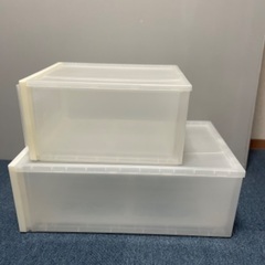 無印良品の衣装ケースとカゴ