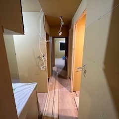 クロス貼り工事日給15,000円日払い【短期】の画像