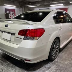 自社ローン★金利無し★回数制限無し★レガシー2.5GT Sパッケージ★ホワイト★社外ナビ・TV・バックカメラ・ETC★純正エアロパーツ★社外1９インチアルミ★サンルーフ★の画像