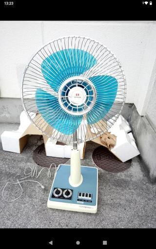 昭和レトロ扇風機　ほぼ未使用品か　箱入り　日立製　首振り動きません