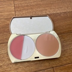 ファンデーション、チーク、ハイライトの画像