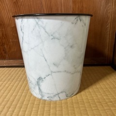 ゴミ箱の画像