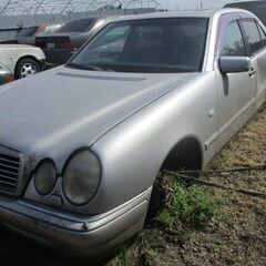ヤングクラシツク―ベンツ210-320アバンギャルド―中古車