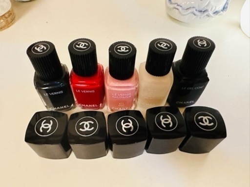 希少美品Chanel ネイル 限定カラー シャネル 5本セット　ベース&トップ入り3色,レッド,ピンク,ブラック