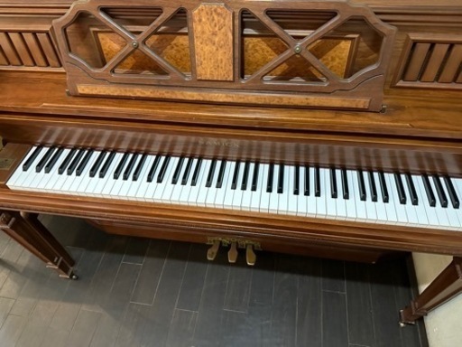 ビンテージな家具調ピアノもらってください