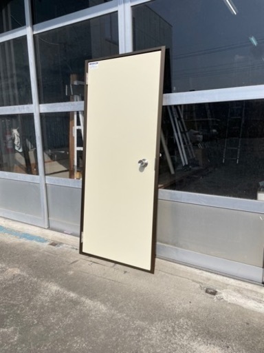 LIXIL社　勝手口ドア　在庫未使用品　枠・鍵3本付
