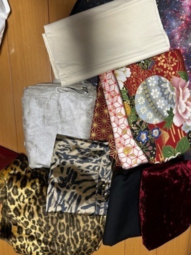 大量に余った布や羊のレザーのあまり