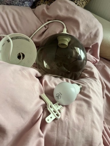 IKEAペンダントランプシェード, ガラス　スモーク　吊り下げコード　電球