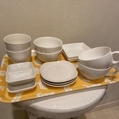 自宅引き取り限定　maduやナチュラルキッチン、ニトリ、100均などの食器の画像