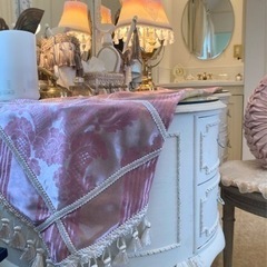 ジェニファーテイラーロレーヌpinkテーブルランナー大きめの画像