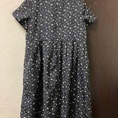 【美品】ベベ　日本製　小花柄ワンピース　130の画像