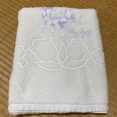 ニナリッチ　バスタオル