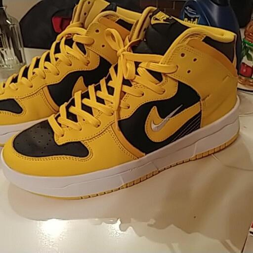 明日までです 最終値下げです いない場合はリサイクルショップに出します 美品 NIKEカラー黄色と黒の靴