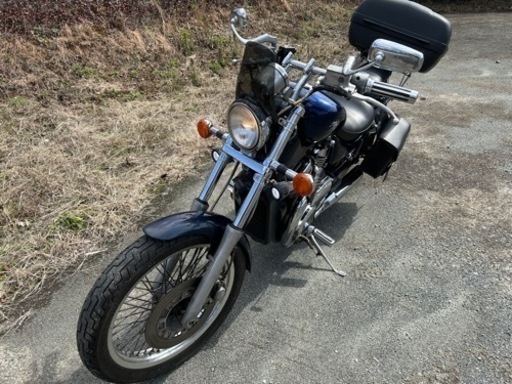 イントルーダー750 今年10月まで車検あり、タイヤ昨年末2本交換とても古い車両ですが、調子良いです。