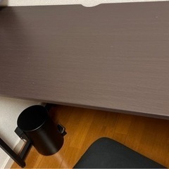 机、学習テーブルの画像