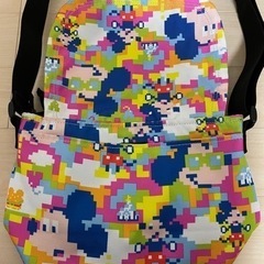 新品同様)ディズニー 限定 デジタル柄ショルダーバッグ 8bit風の画像