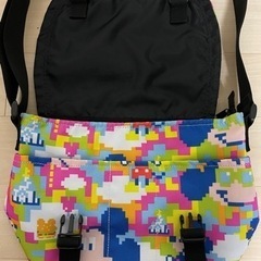 新品同様)ディズニー 限定 デジタル柄ショルダーバッグ 8bit風の画像
