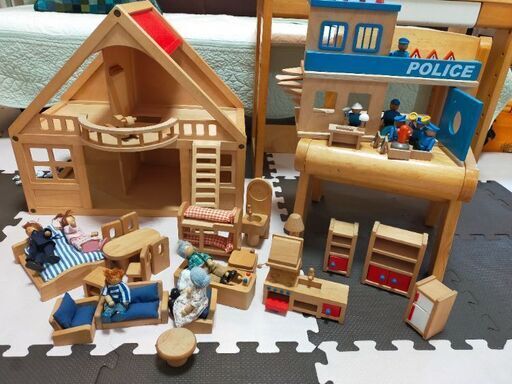 ボーネルンド　ドールハウス　キッズ用デスクとチェア