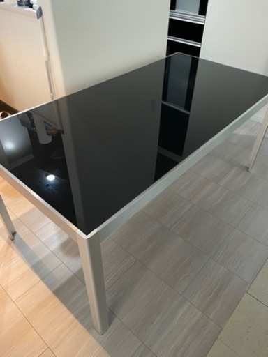 ダイニングガラステーブル