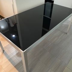 ダイニングガラステーブル