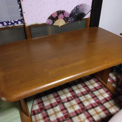 ダイニングテーブル