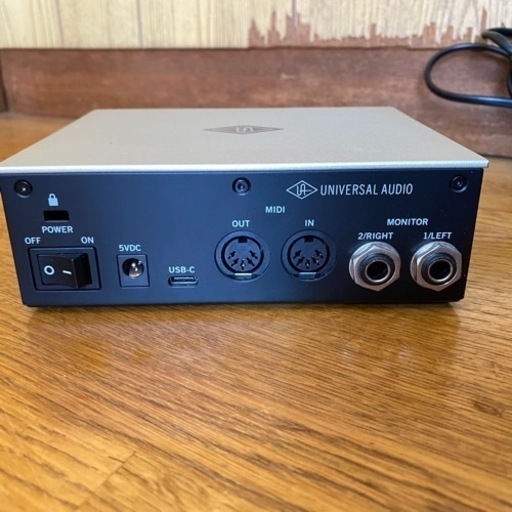 UNIVERSAL AUDIO VOLT1 ＆ AKGダイナミックマイク
