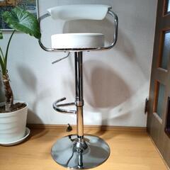 カウンターチェア2脚昇降付きの画像