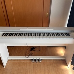 CASIO 電子ピアノ　Privia PX-770 WE
