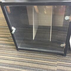 ♪あげます！0円【早目の引取希望】仕切り付 ガラス扉台  家具 ...