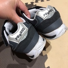 【やや美品】*.+ﾟ20㎝/黒スニーカー*.+運動靴★お出掛け靴★シューズの画像