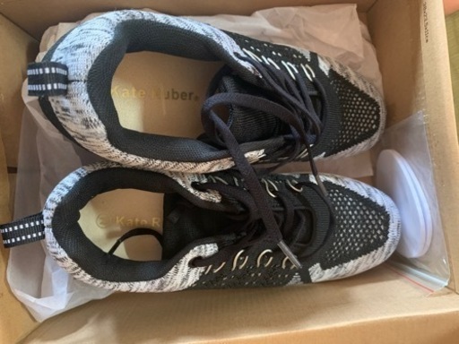 新品未使用スニーカー　ケイトルーバー レッグジムニット