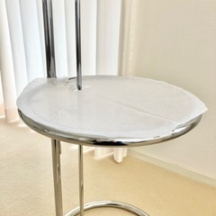 アイリーン・グレイ レプリカ サイド　テーブル　ガラステーブル新品未使用（検索）ハンスＪウェグナーの画像