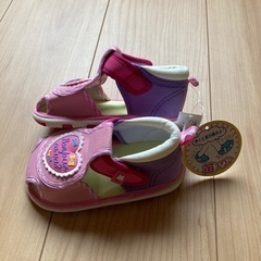新品未使用！女の子サンダルの画像