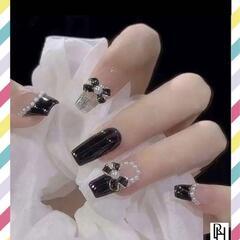 【♡新品♡】ネイル チップ ブラック ＆ 白パール